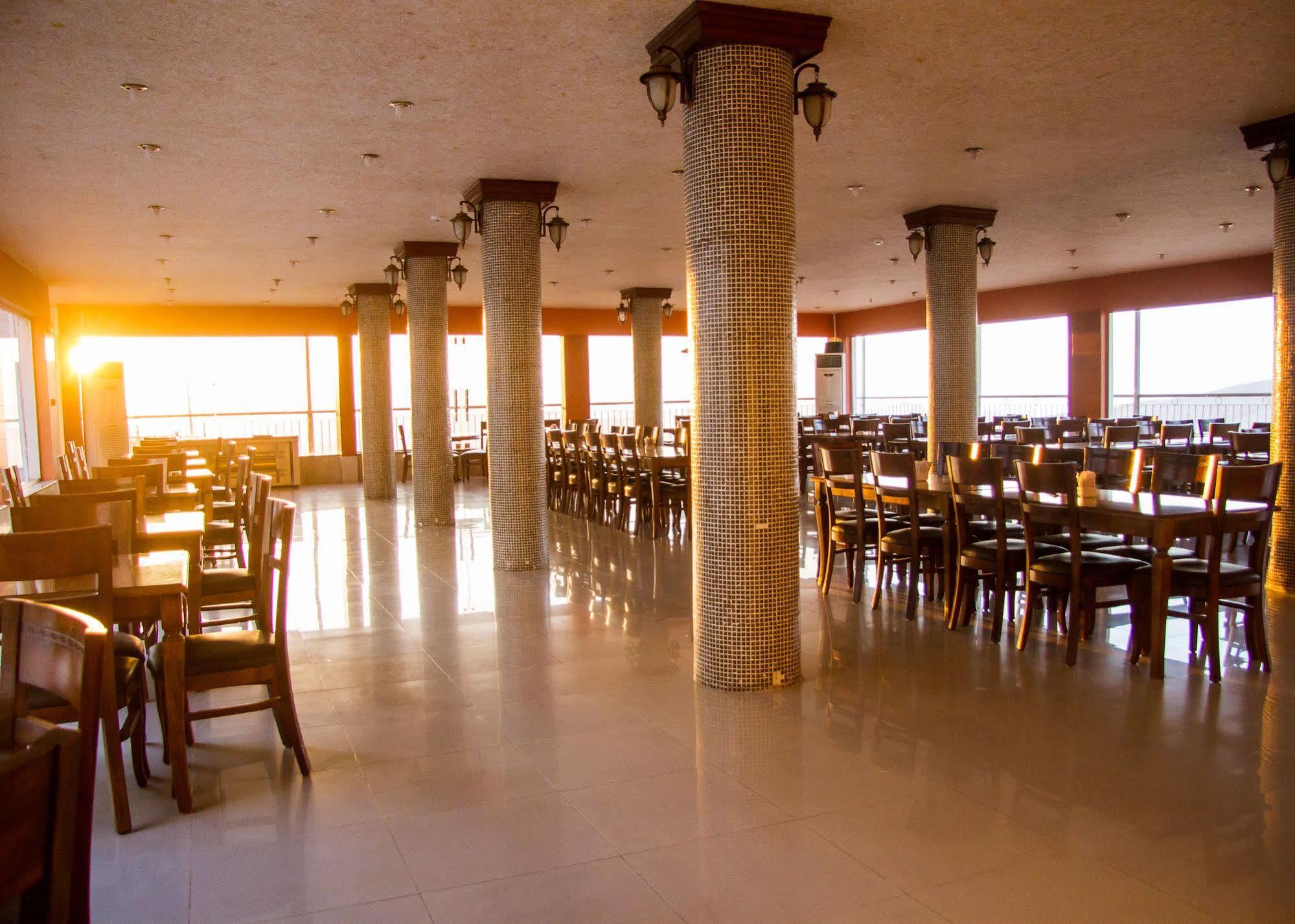 Al Anbat Hotel & Restaurant Wadi Musa Exterior foto